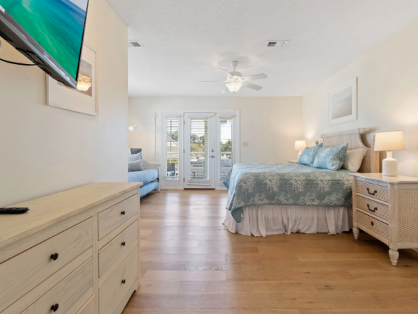 Luxurious 8 Bedroom Coastal Retreat in Destin - Perfect for Groups